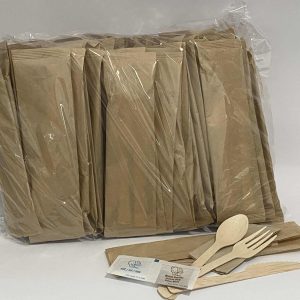 Set pribor drveni  viljuska +noz +kasika +salveta+so+biber   50 kom / paket